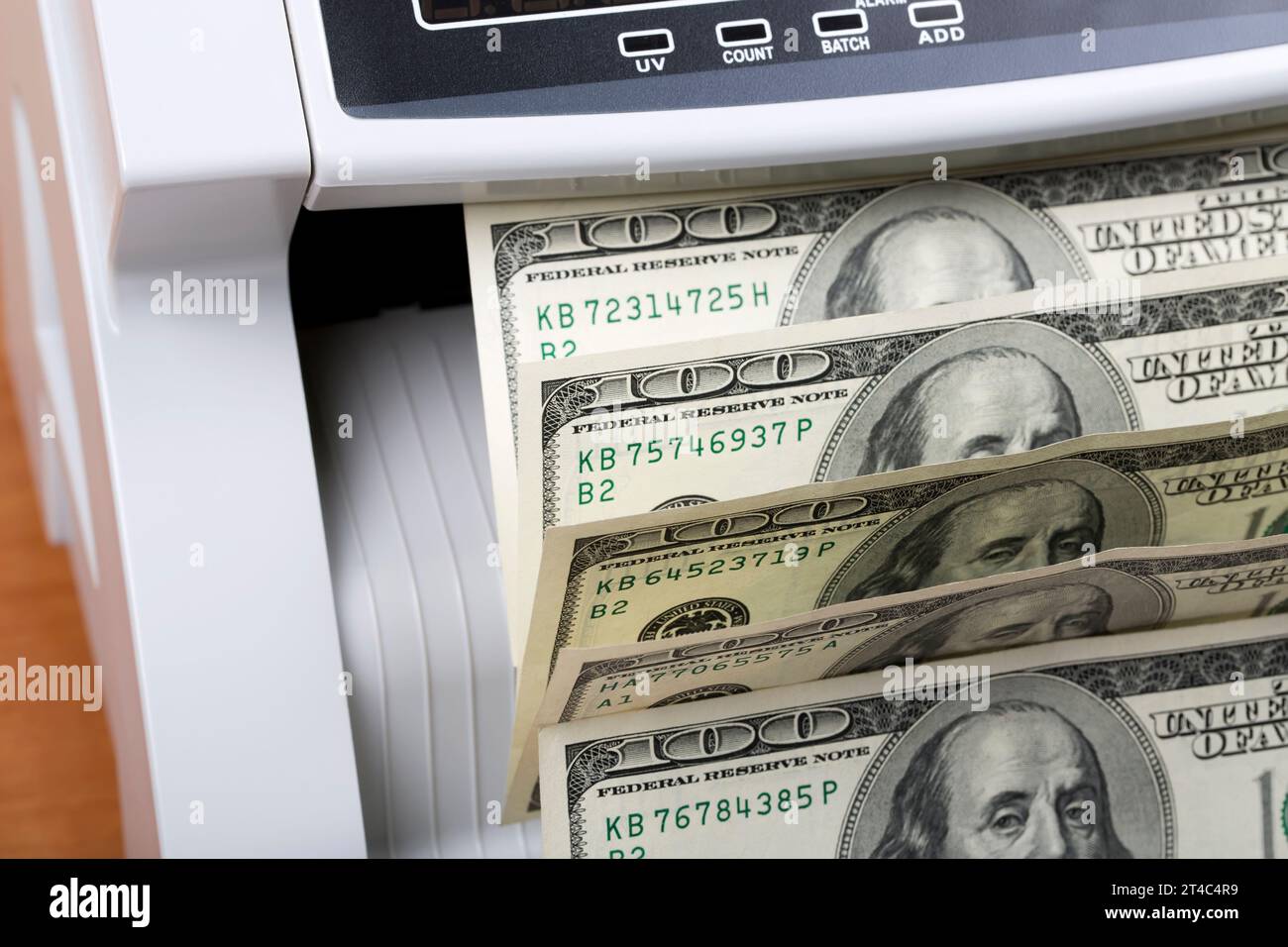 Soldi americani - dollari in una macchina per il conteggio Foto Stock