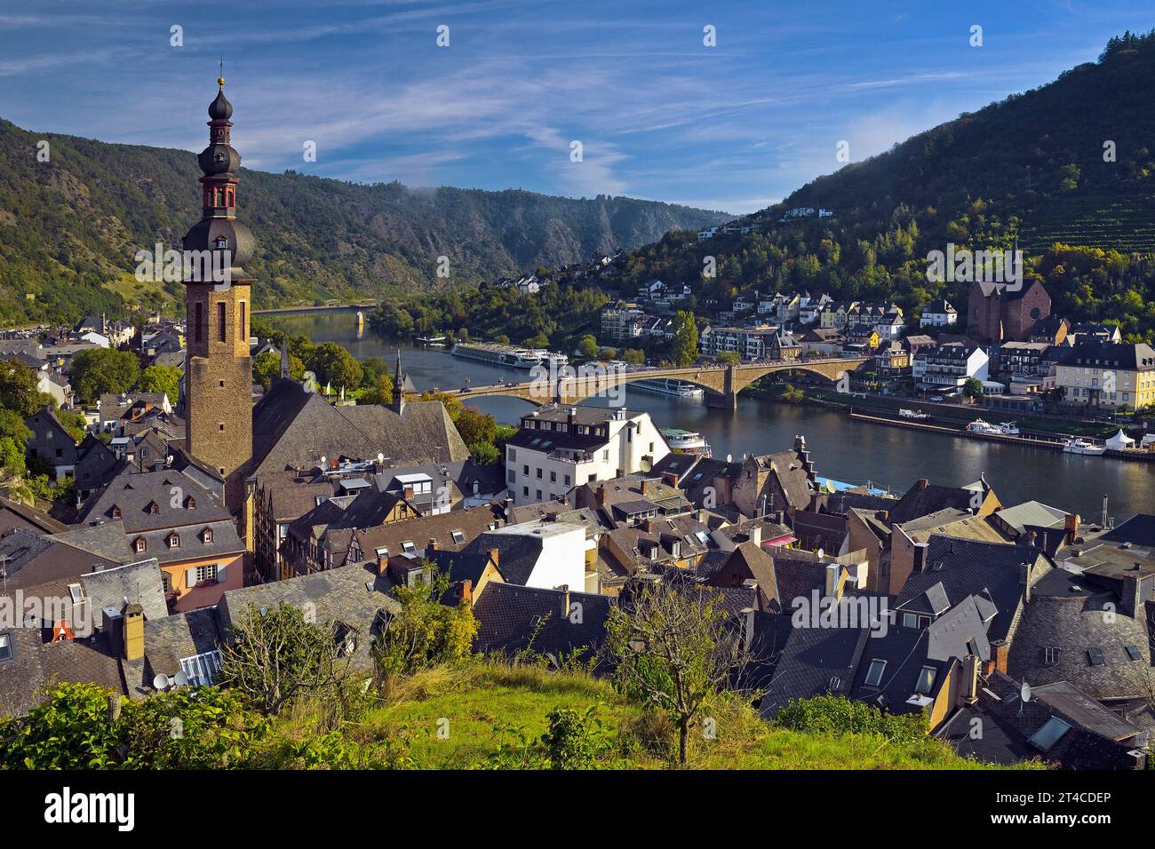 Vista sulla città di Cochem sulla Mosella, Germania, Renania-Palatinato, Cochem Foto Stock