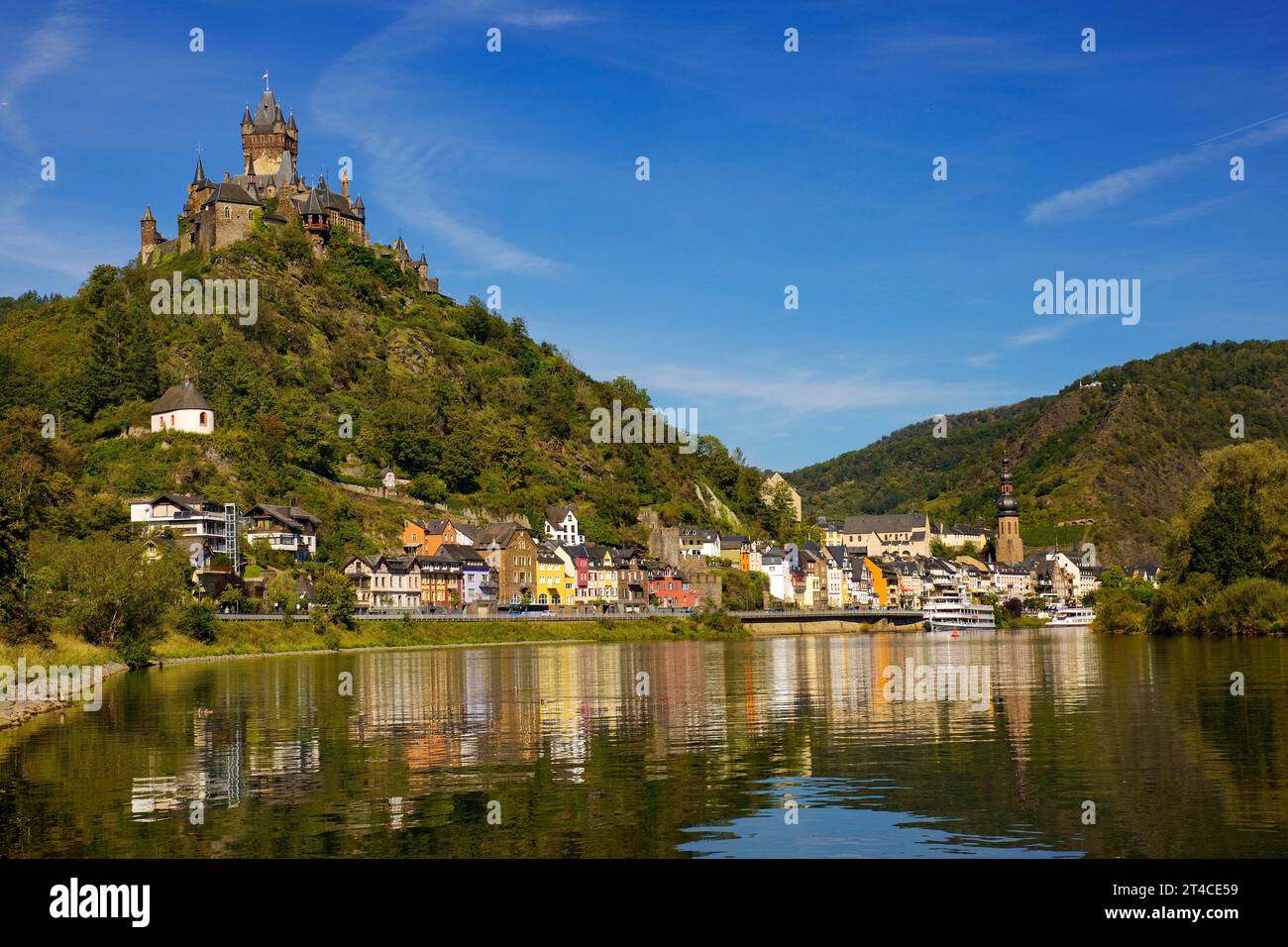 Vista della città di Cochem sulla Mosella con castello imperiale , Germania, Renania-Palatinato, Cochem Foto Stock