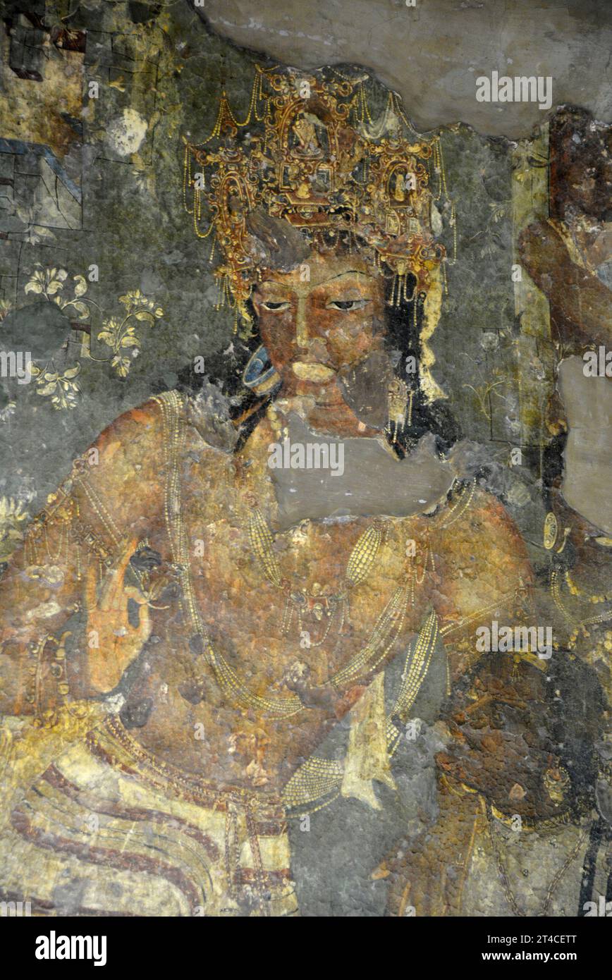 Cave No. 1. La maestosità dello spirito si rivela attraverso l'aspetto divino di Bodhisattva Vajrapani, portatore del fulmine. Ajanta Caves, Au Foto Stock