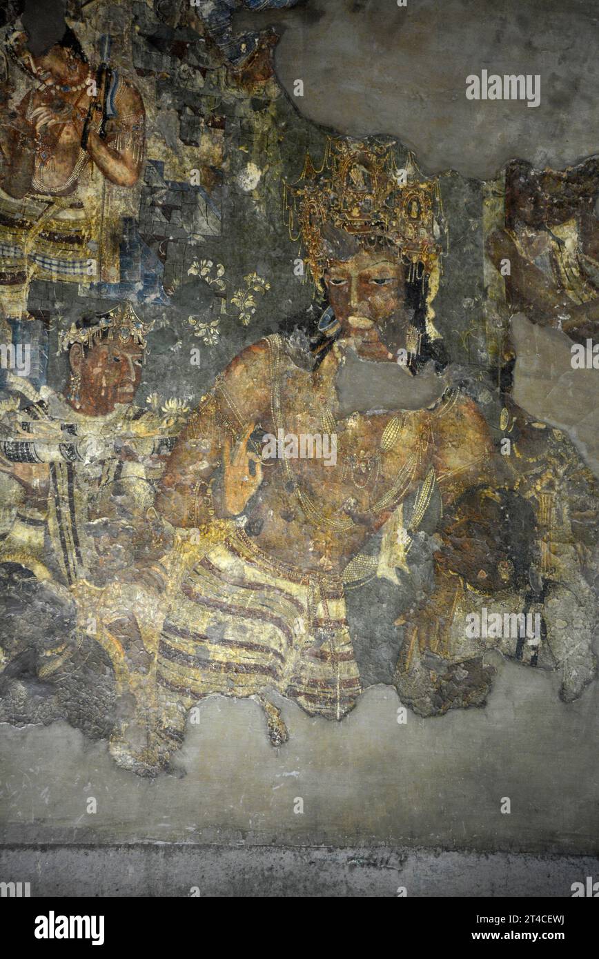 Cave No. 1. La maestosità dello spirito si rivela attraverso l'aspetto divino di Bodhisattva Vajrapani, portatore del fulmine. Ajanta Caves, Au Foto Stock