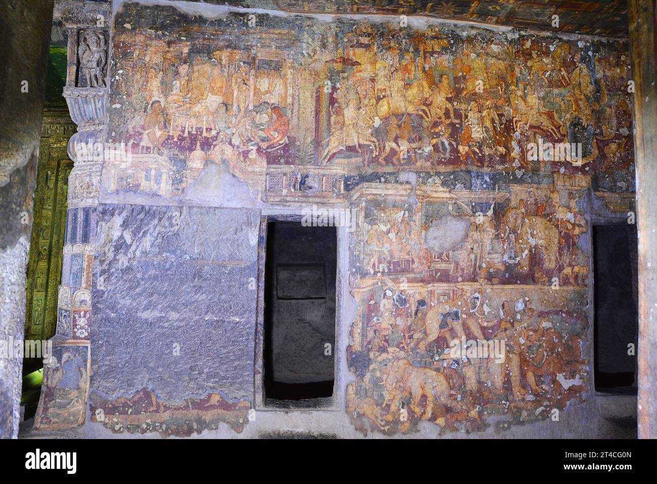 Grotta n. 17. Scene della Sarabha, narrazione stambecco, parete posteriore interna all'interno destro. Grotte di Ajanta, Aurangabad, Maharashtra, India Foto Stock