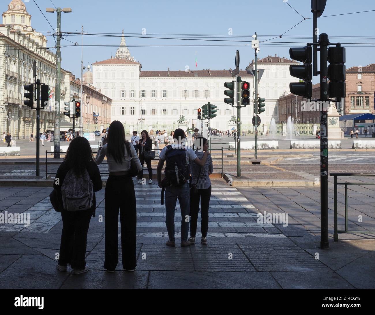 TORINO, ITALIA - 11 OTTOBRE 2023: Persone in Piazza Castello Foto Stock