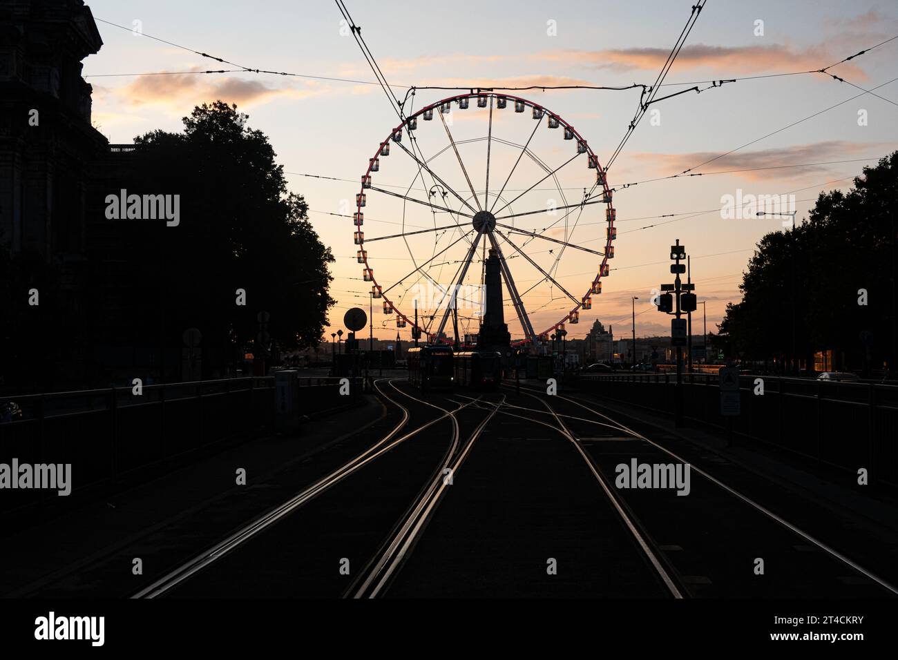 Ruota panoramica Ferris al tramonto Foto Stock
