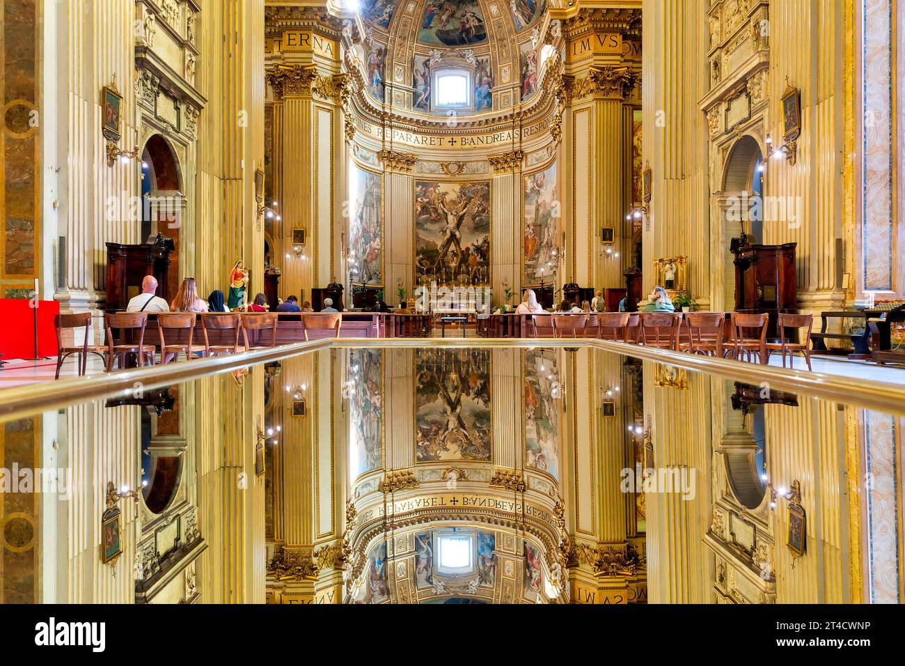 Specchio nella Chiesa di Sant'Andrea della Valle, Roma, Italia Foto Stock