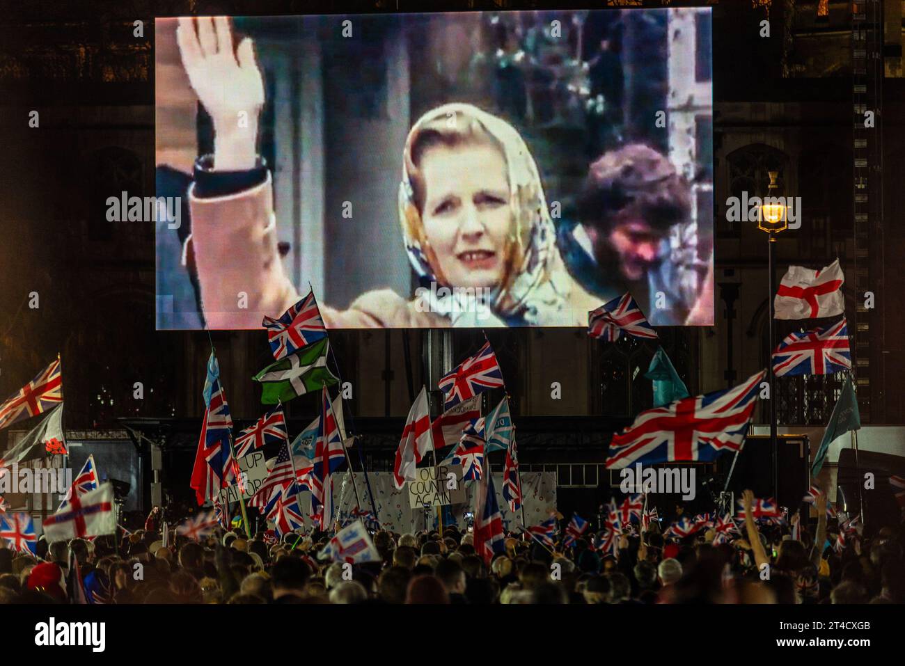 Registrazione di Margaret Thatcher come primo ministro sul grande schermo durante l'evento celebrativo in Piazza del Parlamento il giorno della Brexit, 31 gennaio 2020 Foto Stock