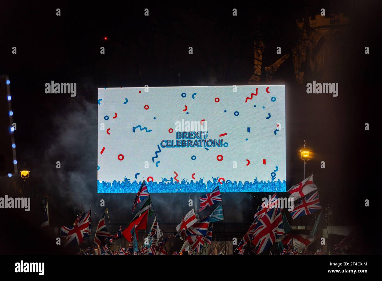 Il testo della Brexit Celebration è stato visualizzato sul grande schermo durante l’evento celebrativo tenutosi a Parliament Square il giorno della Brexit, il 31 gennaio 2020, a Londra, Regno Unito Foto Stock