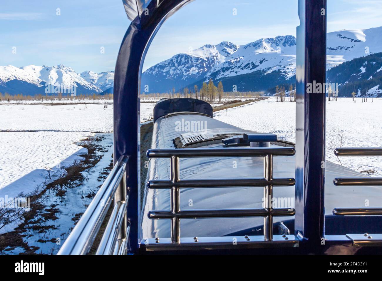 L'incredibile giro panoramico in treno della Alaska Railroad attraverso le enormi foreste nazionali, le montagne Chugach e le montagne Kenai. Foto Stock