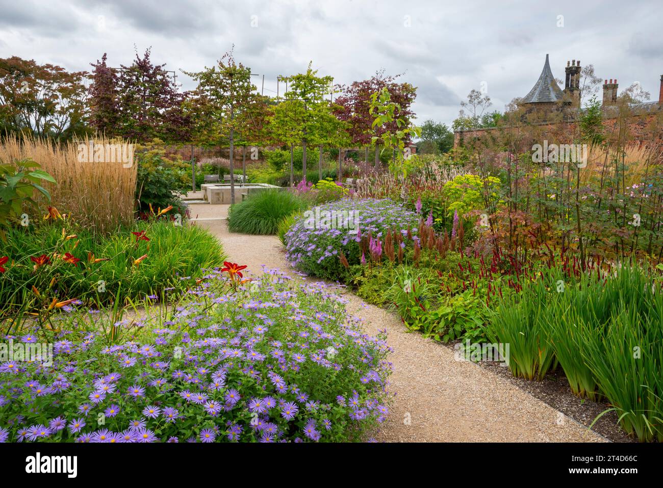Il Paradise Garden in tarda estate al RHS Bridgewater Garden a Worsley, Salford, Manchester, Inghilterra. Foto Stock