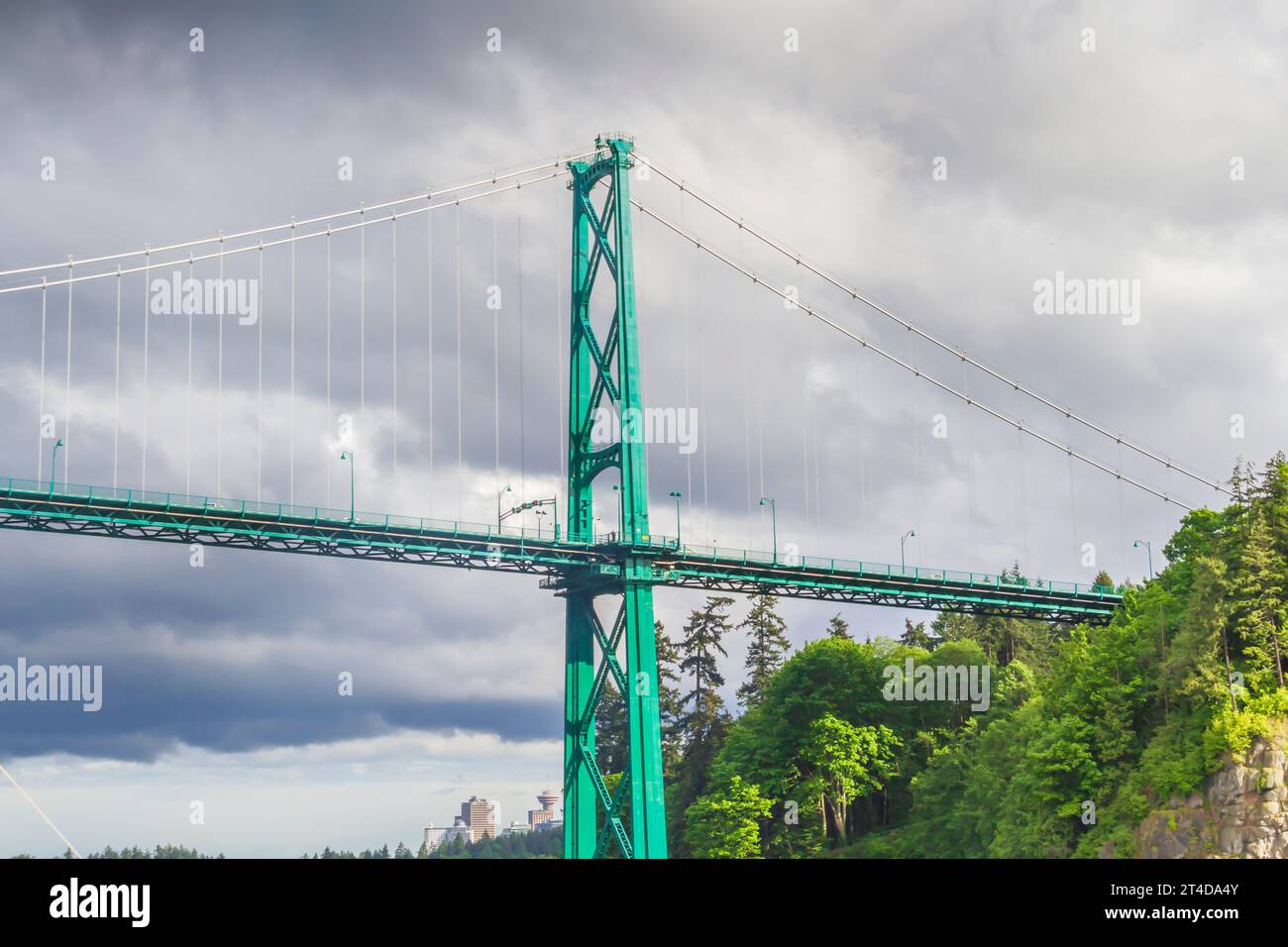 Lion's Gate Bridge sopra il porto di Vancouver a Vancouver, British Columbia, Canada. Foto Stock