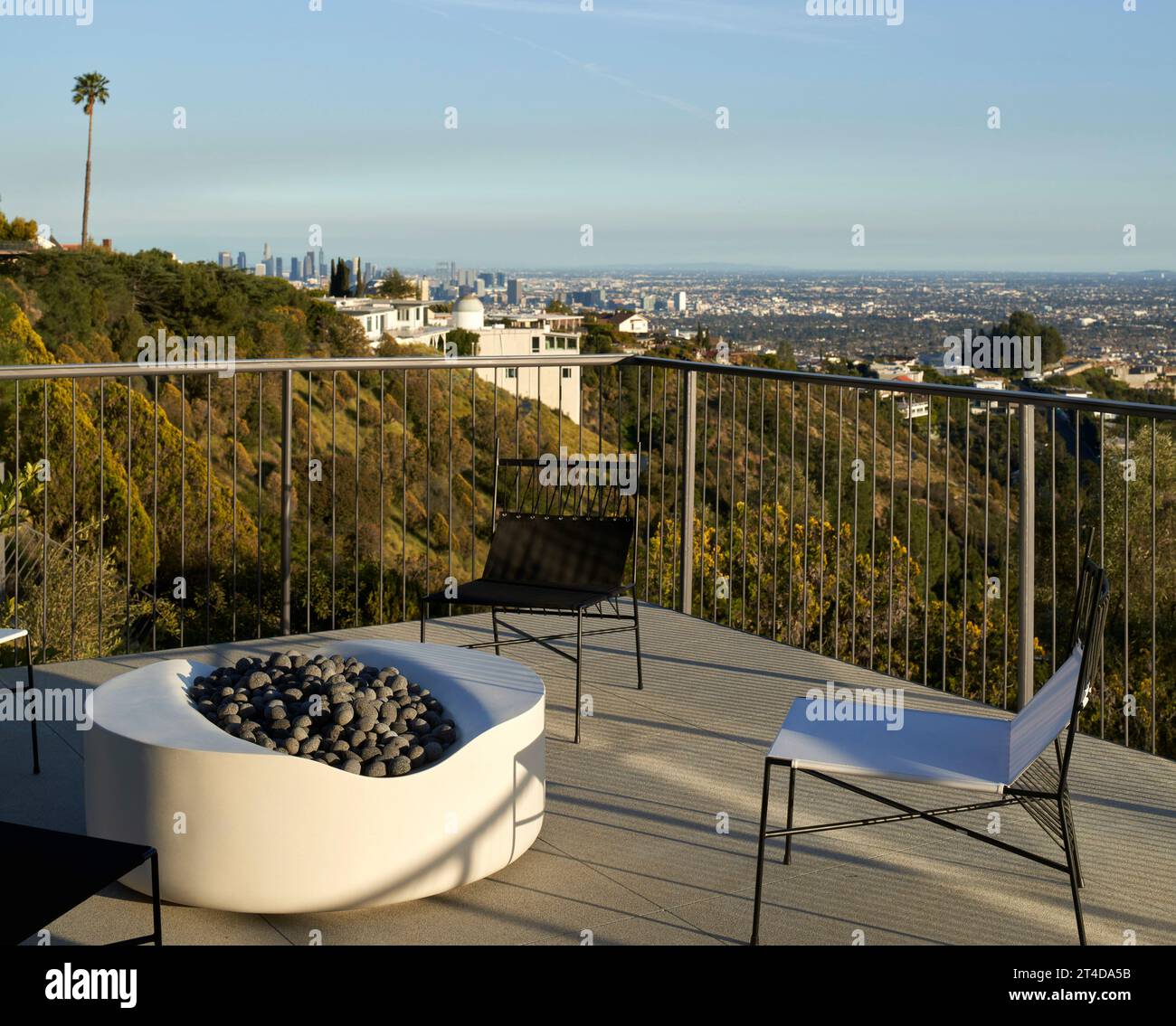 Vista verso Los Angeles. Oceanus House, Los Angeles, Stati Uniti. Architetto: Pierre De Angelis, 2023. Foto Stock