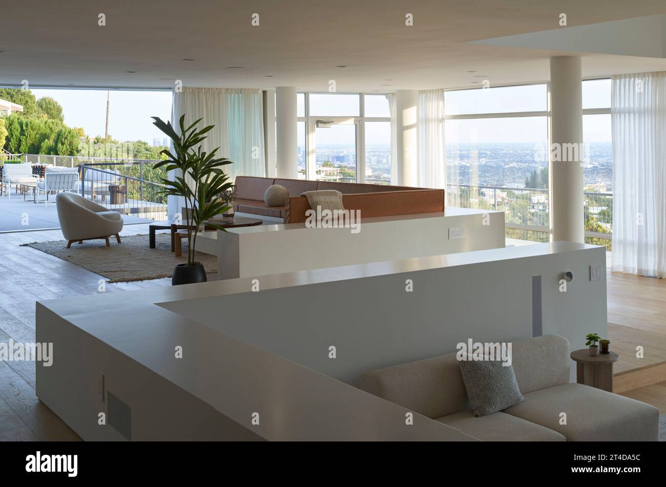 Vista interna - piano terra. Oceanus House, Los Angeles, Stati Uniti. Architetto: Pierre De Angelis, 2023. Foto Stock