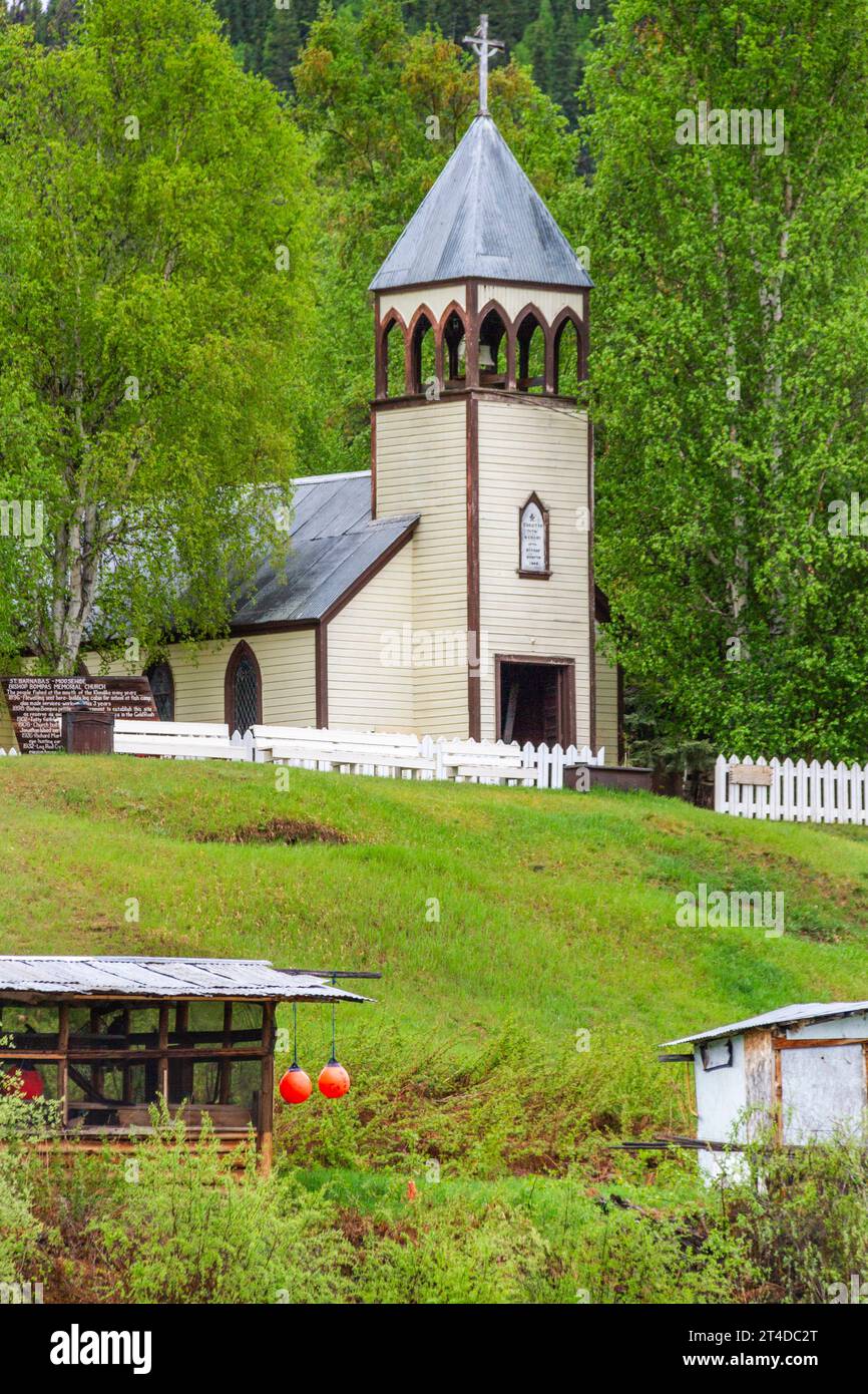 St Barnabas Mission Church nel villaggio della prima nazione 'TR'ondek Hwech'in' di Moosehide sul fiume Yukon nel territorio dello Yukon, Canada. Foto Stock