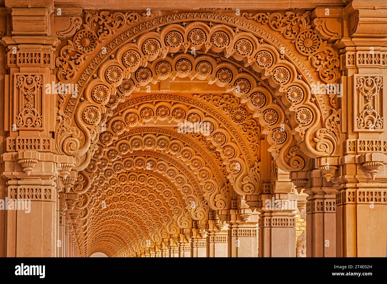 Archi del Tempio indù - intricati dettagli architettonici nel più grande tempio indù al di fuori dell'Asia e negli Stati Uniti d'America. Foto Stock