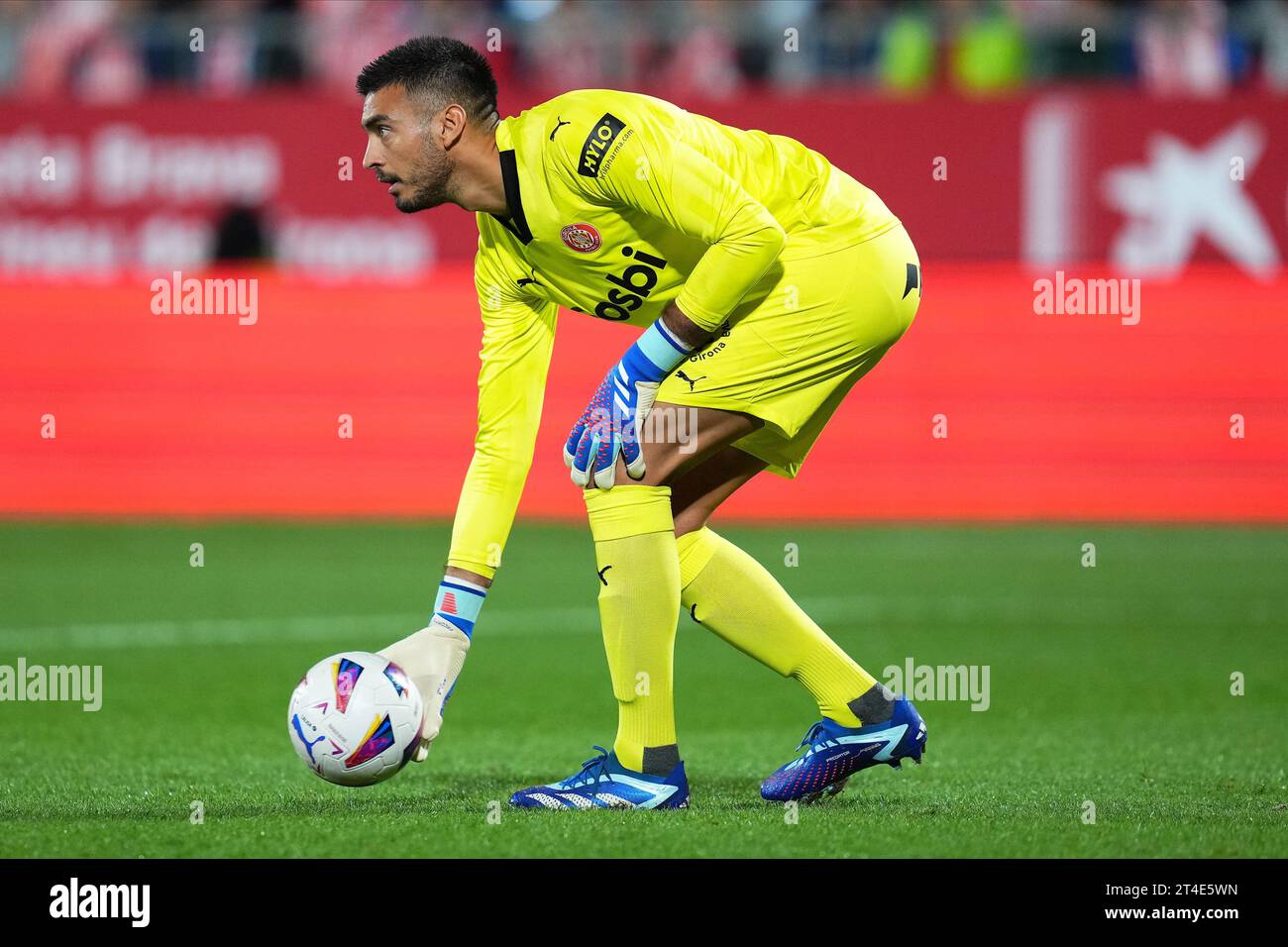 Girona, Spagna. 27 ottobre 2023. Paulo Gazzaniga del Girona FC durante la partita la Liga EA Sports tra Girona FC e RC Celta ha giocato al Montilivi Stadium il 27 ottobre 2023 a Girona, in Spagna. (Foto di Bagu Blanco/PRESSINPHOTO) crediti: PRESSINPHOTO SPORTS AGENCY/Alamy Live News Foto Stock