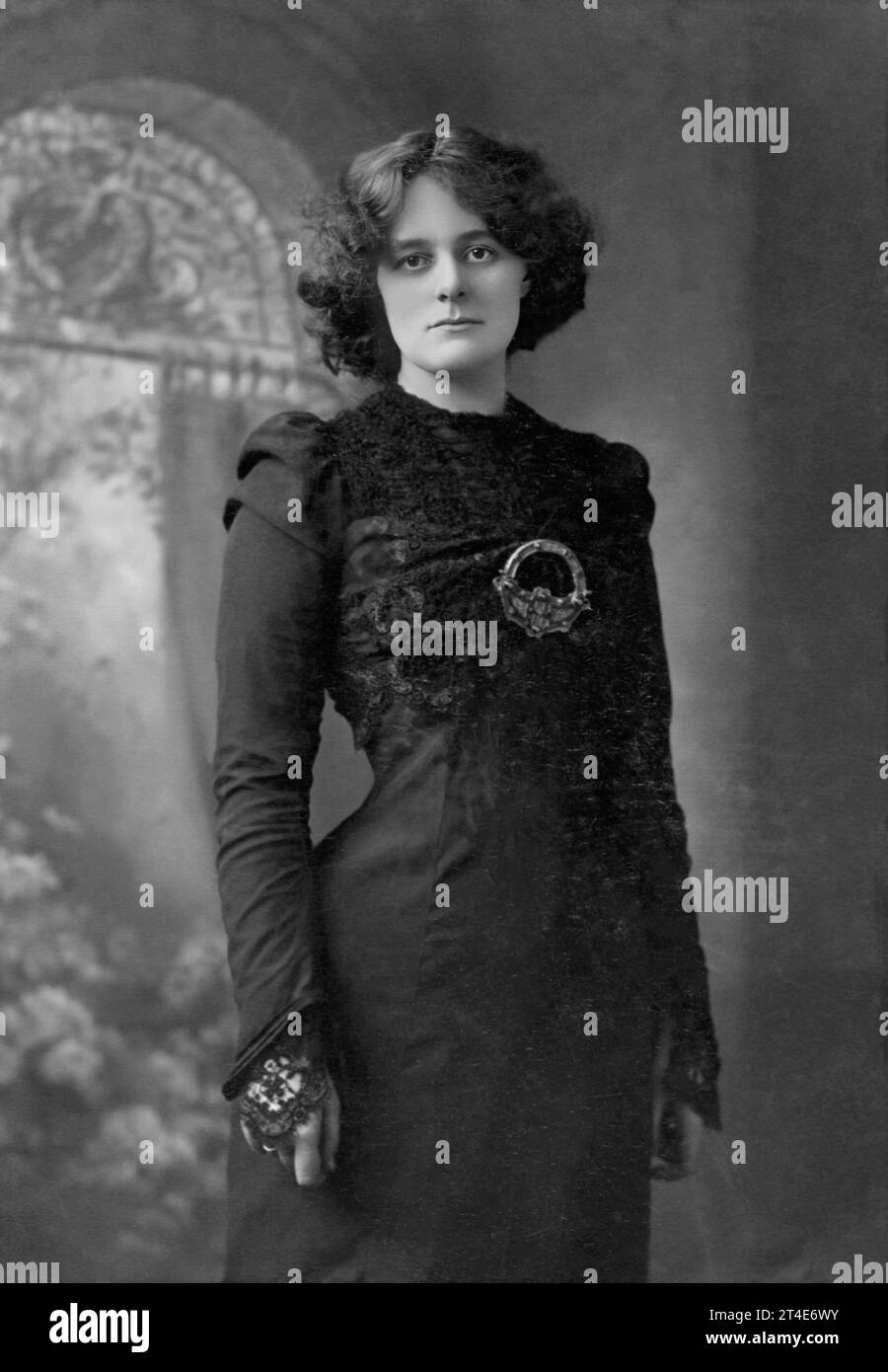 Maud gonne. Ritratto della rivoluzionaria repubblicana irlandese, suffragetta e attrice, Maud gonne MacBride (1866-1953) di J.E. Purdy & Co, 1901 Foto Stock