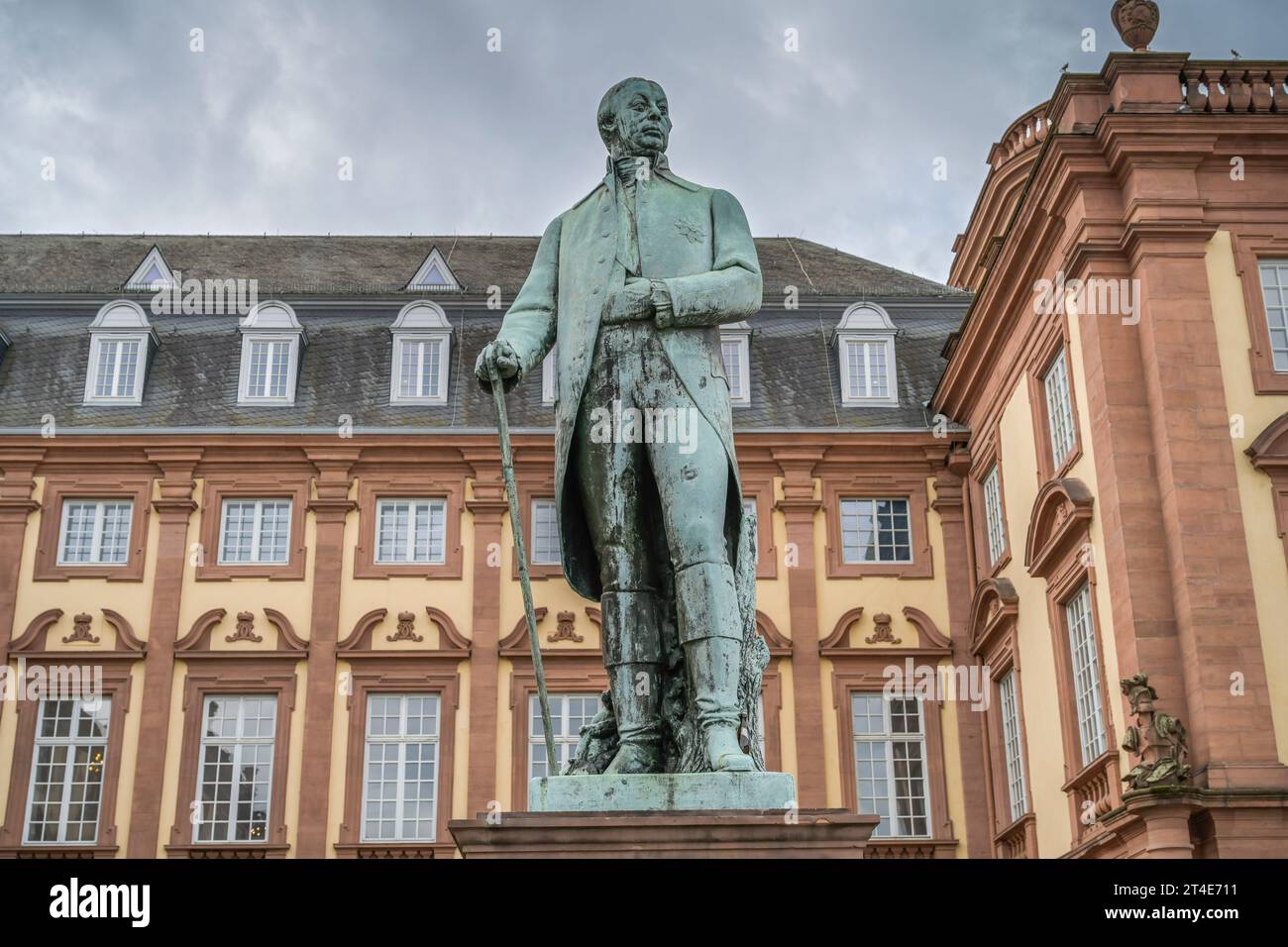 Denkmal Großherzog Karl Friedrich von Baden, Schloss Mannheim, Bismarckstraße, Mannheim, Baden-Württemberg, Deutschland Foto Stock