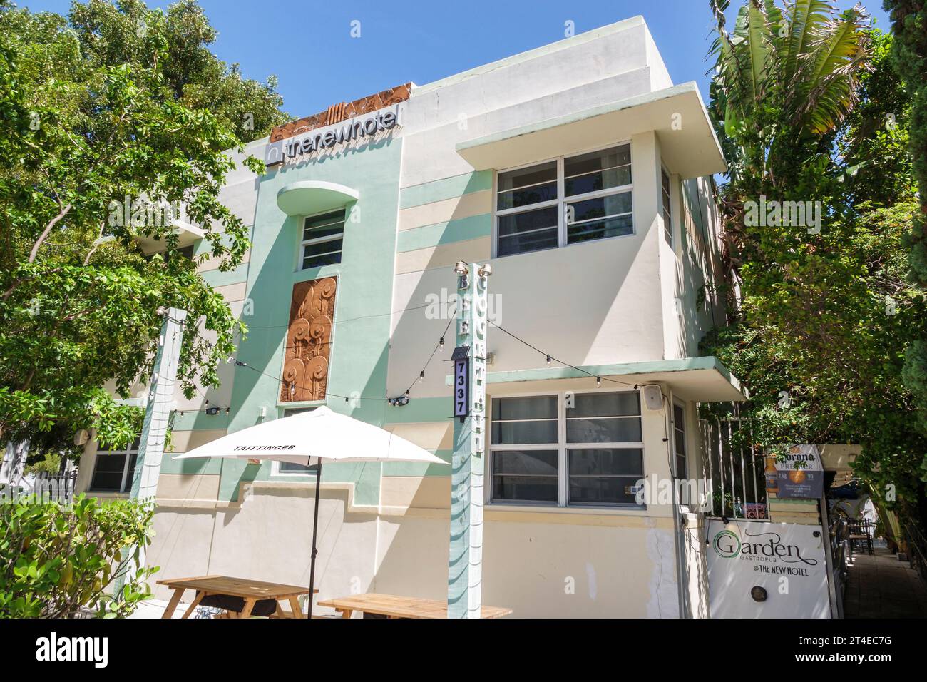 Miami Beach Florida, esterno, hotel con ingresso frontale, North Beach, insegna del nuovo hotel, architettura in stile MIMO modernismo di Miami, motel dell'hotel Foto Stock