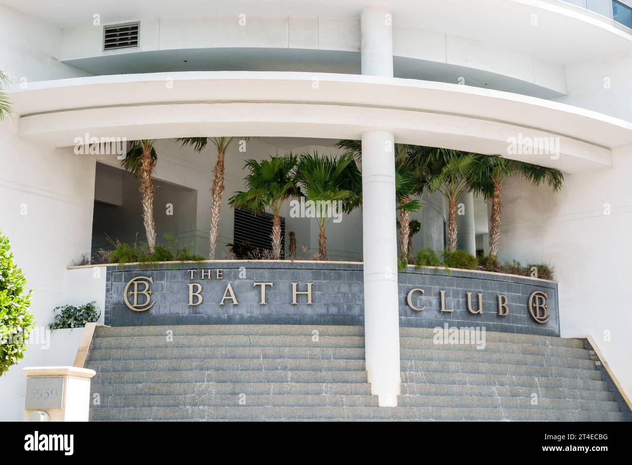 Miami Beach, Florida, esterno, ingresso frontale dell'edificio, Collins Avenue, cartello di iscrizione privata del Bath Club Foto Stock