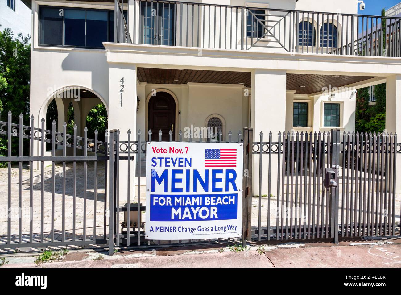 Miami Beach Florida, esterno, ingresso frontale dell'edificio, casa di residenza con recinzione, candidato candidato alla campagna elettorale per sindaco, residenze residenziali h Foto Stock
