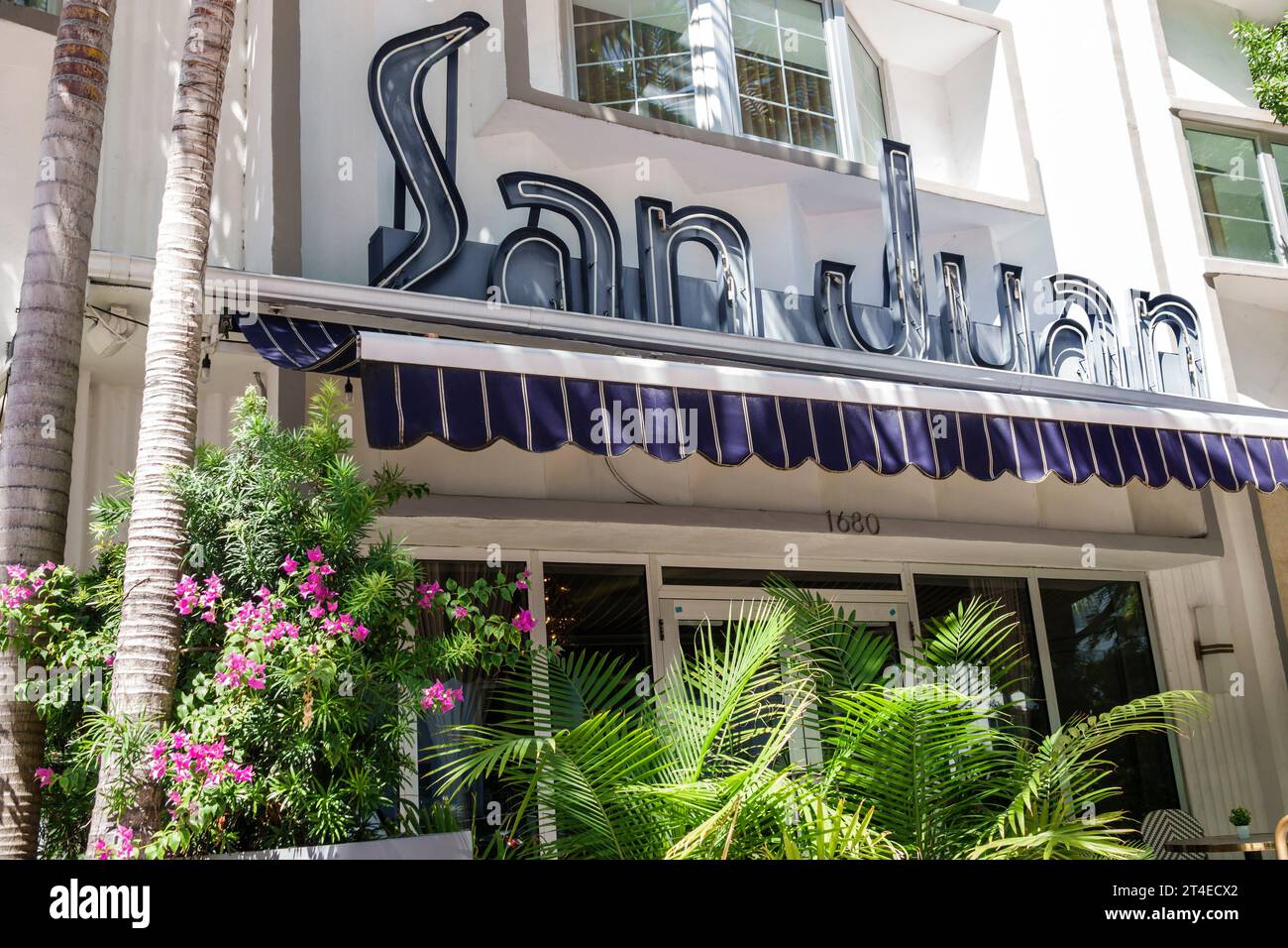 Miami Beach, Florida, esterno, hotel con ingresso frontale, Collins Avenue, insegna dell'hotel a San Juan, hotel motel e aziende Foto Stock