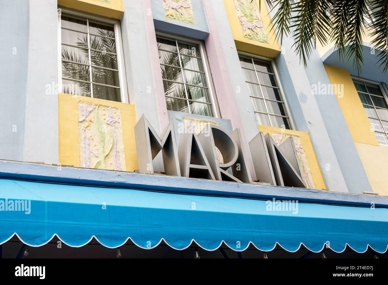 Miami Beach Florida, esterno, hotel con ingresso frontale, Collins Avenue, insegna in stile Art Deco del Marlin Hotel, architettura in stile Art Deco, caldo Foto Stock