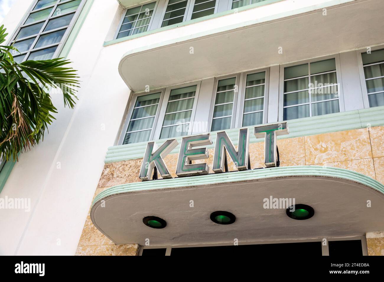 Miami Beach Florida, esterno, hotel con ingresso frontale, Collins Avenue, insegna Kent Hotel, architettura in stile Art Deco, motel dell'hotel Foto Stock