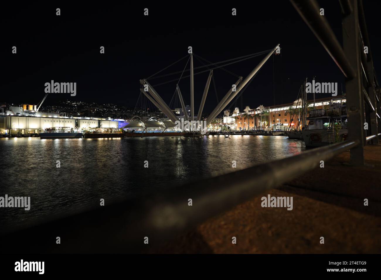 Genova, Italia - 9 ottobre 2023 - zona Porto Antico, vista serale Foto Stock