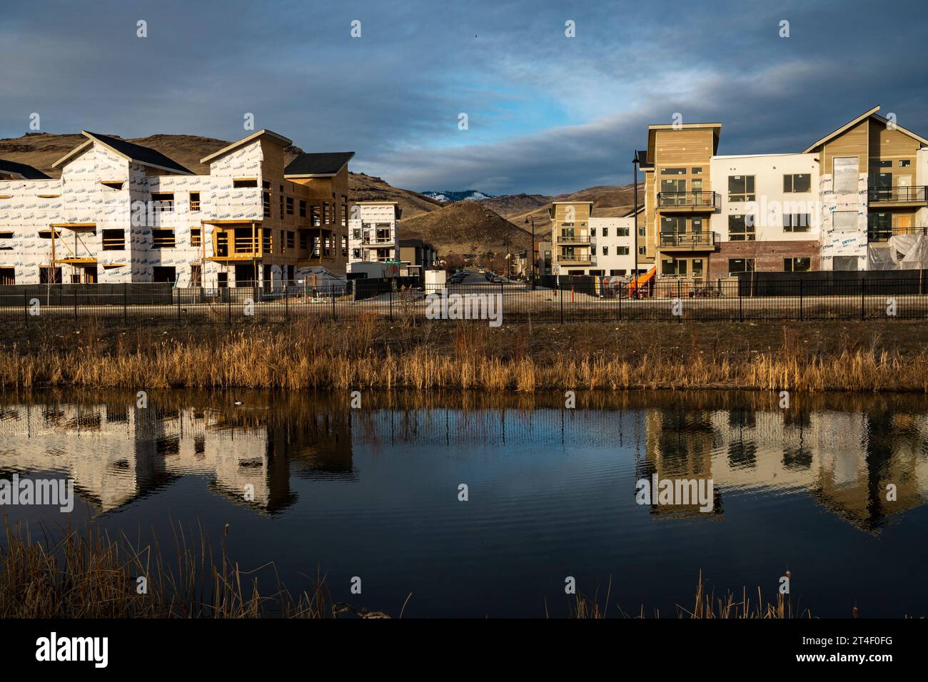 Costruzione residenziale multifamiliare presso l'Harris Ranch Development. Foto Stock
