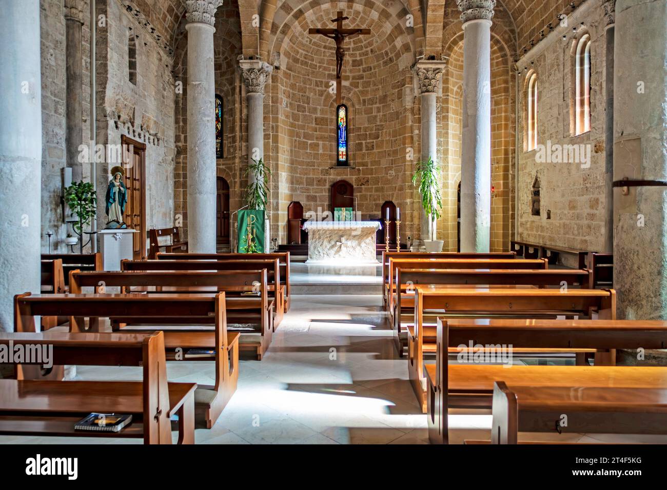 L'interno della Chiesa di San Benedetto, Brindisi, Italia. Foto Stock
