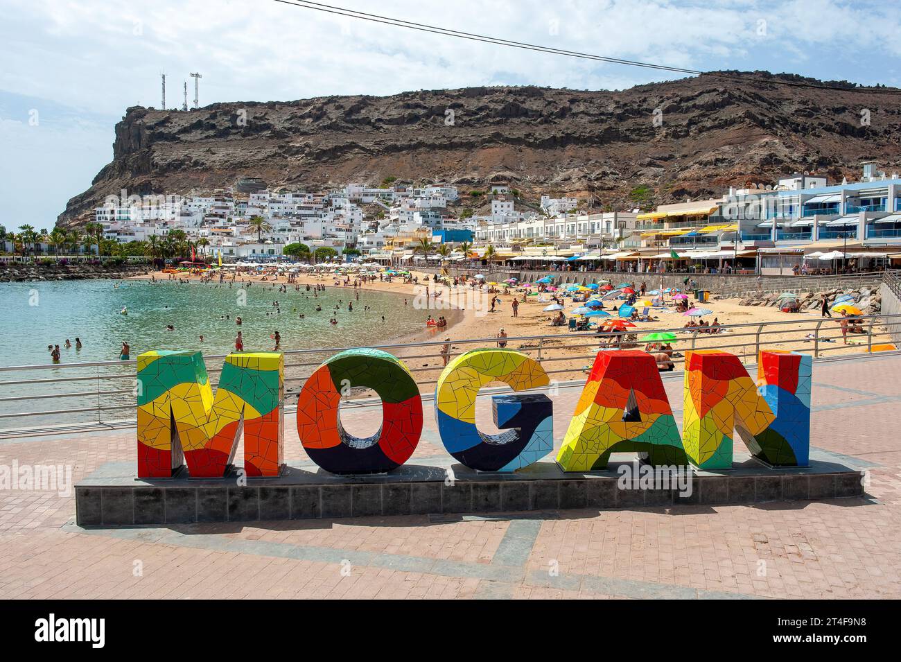 GRAN CANARIA, SPAGNA - JUL 31, 2023: La spiaggia di Playa de Mogan sull'Isola delle Canarie Gran Canaria Foto Stock