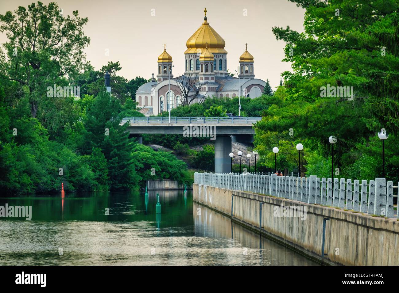St Santuario cattolico ucraino Giovanni Battista e fiume Rideau a Ottawa, Ontario, Canada Foto Stock