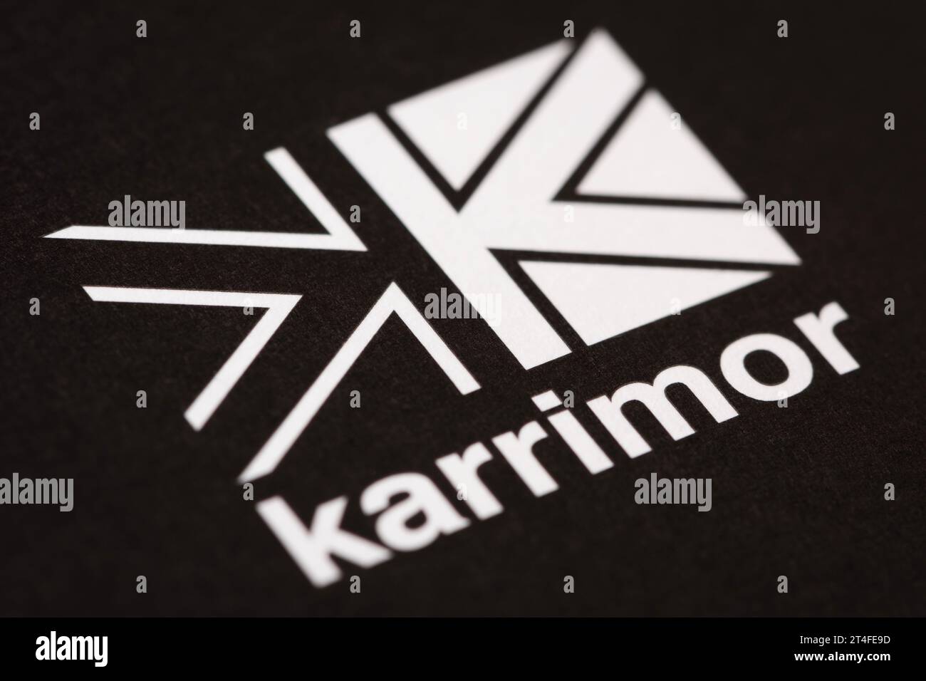 Un primo piano del logo Karrimor come si vede su un tag. Foto Stock