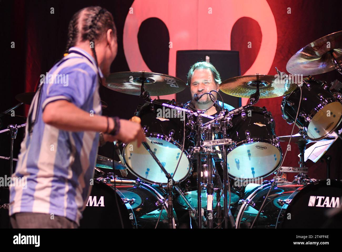 Il Sig. Pasticciare: Mike Patton (voce) e Dave Lombardo (batteria) Foto Stock