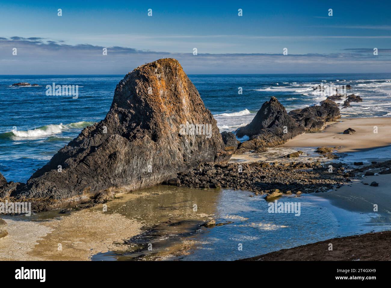 Sea Stacks al Seal Rock State Park, Oregon Islands National Wildlife Refuge, vicino a Newport, Oregon, Stati Uniti Foto Stock