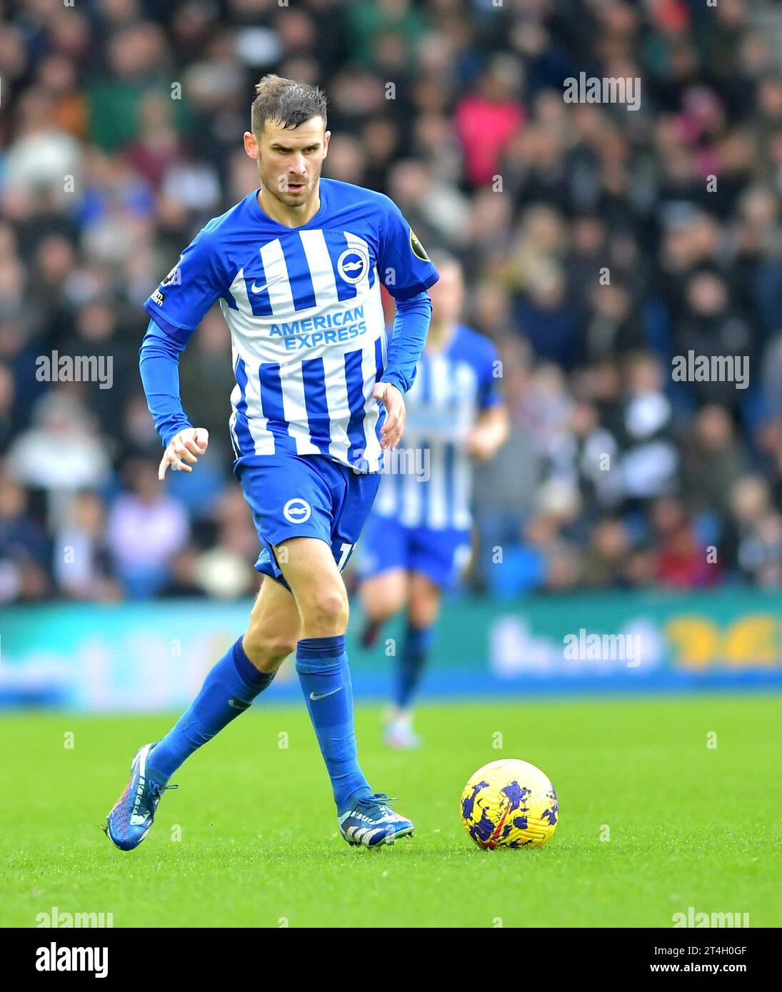 Pascal Gross of Brighton durante la partita di Premier League tra Brighton e Hove Albion e Fulham all'American Express Stadium , Brighton , Regno Unito - 29 ottobre 2023 foto Simon Dack / Telephoto Images. Solo per uso editoriale. Niente merchandising. Per le immagini di calcio si applicano le restrizioni fa e Premier League, incluso l'utilizzo di Internet/dispositivi mobili senza licenza FAPL. Per ulteriori informazioni, contattare Football Dataco Foto Stock