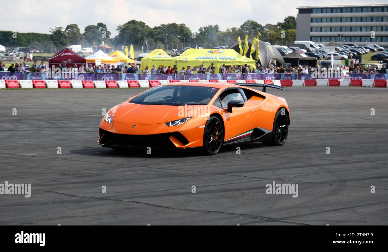 Lamborghini Huracán LP 640-4 performante, partecipando al Super Car Showdown, nell'arena dal vivo, al British Motor Show 2023 Foto Stock