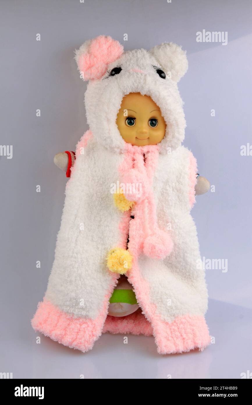 bambola giocattolo con maglione, primo piano della foto Foto Stock