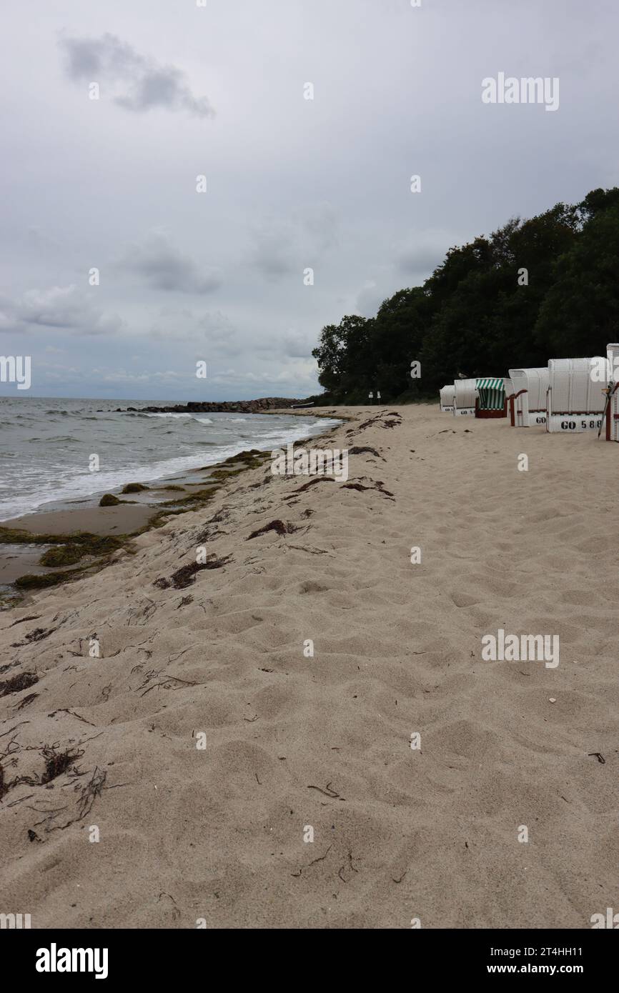 Una giornata ventosa sulla spiaggia del Mar Baltico di Thiessow sull'isola di Rügen Foto Stock