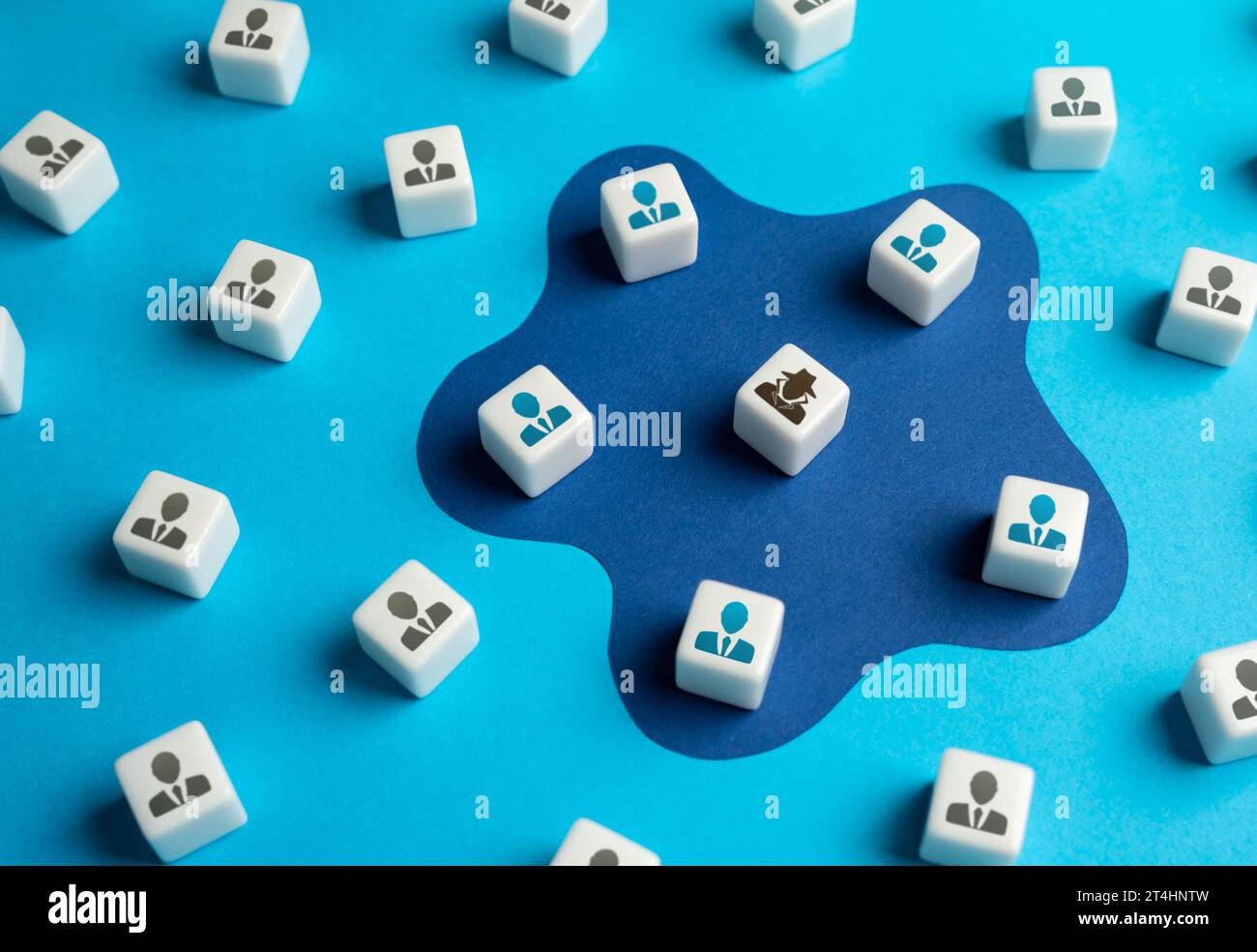 Un agente ostile diffonde la sua influenza. Drenaggio dei dati da parte di un utente interno. Manipolazione e ricatto. Spionaggio, accesso illegale attraverso una figura di spicco. Collaborazione Foto Stock