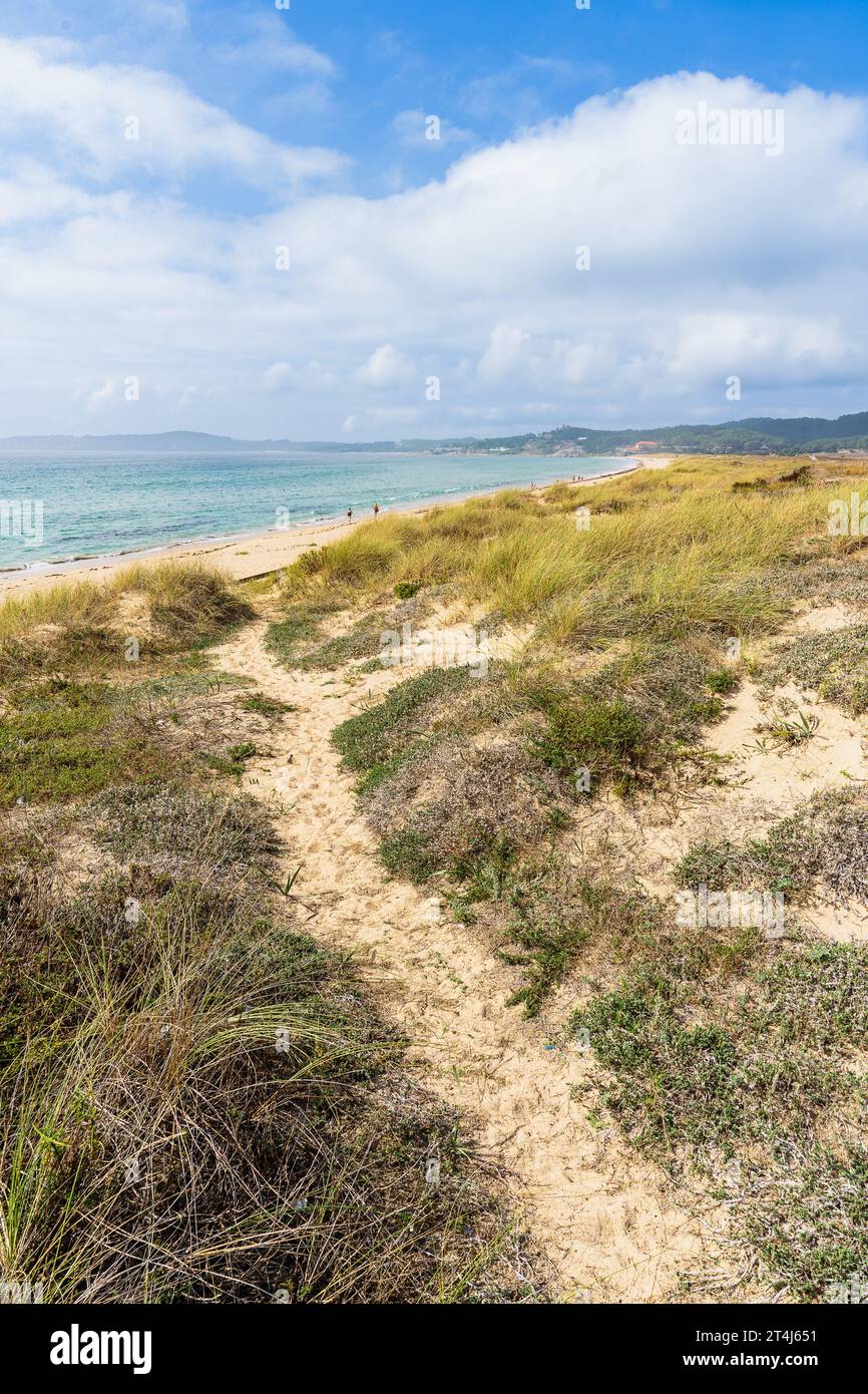 Vista della vasta spiaggia di la Lanzada, A Lanzada, in o Grove e Sanxenxo, Pontevedra, Galizia. Foto Stock