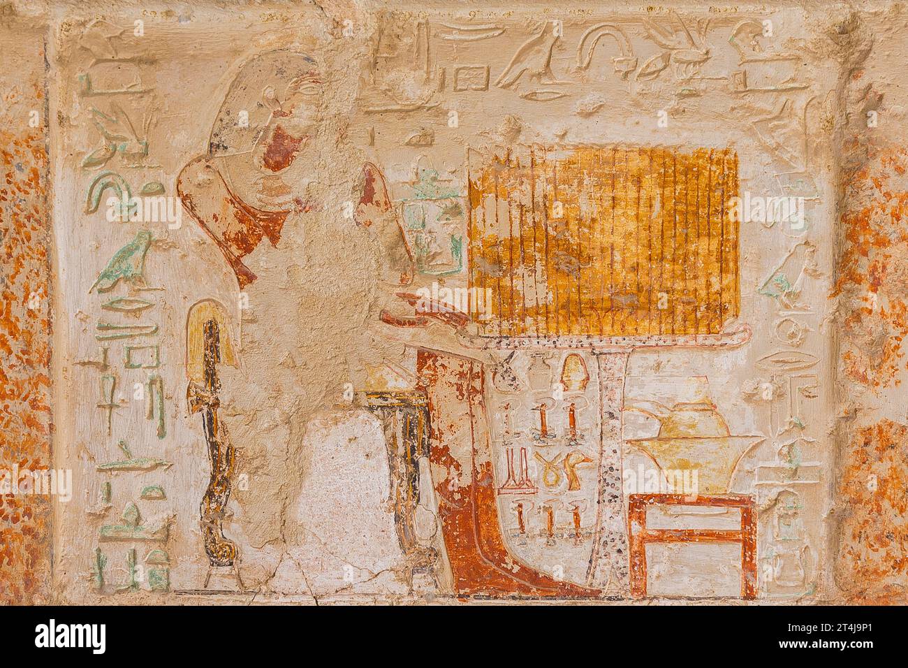 Egitto, Saqqara, tomba di Mehu, corte, falsa porta di Kahotep, figlio di Mehu. Foto Stock