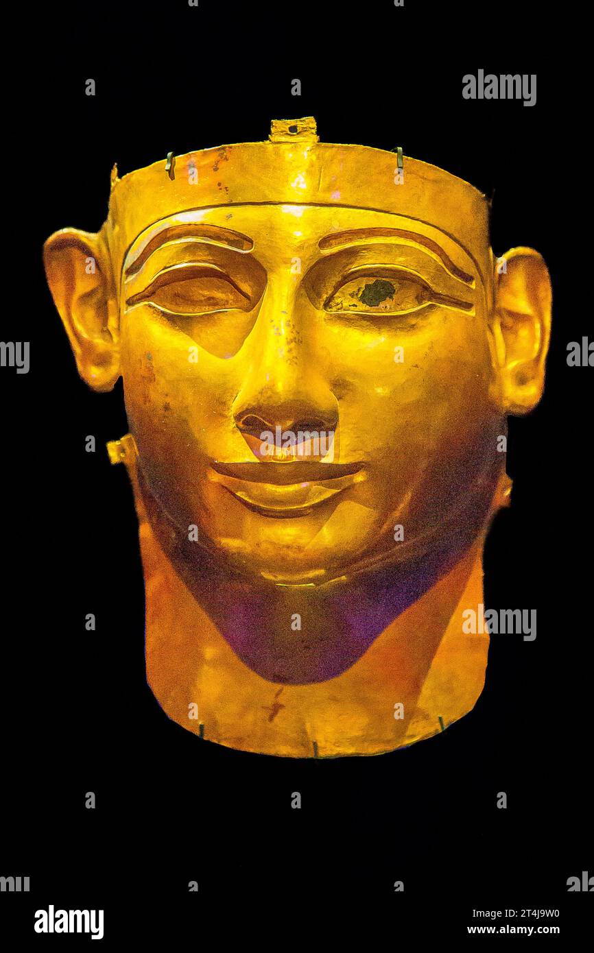 Egitto, Cairo, Museo Egizio, maschera funeraria trovato nella necropoli reale di Tanis, sepoltura del re Sheshonq 2. Foto Stock