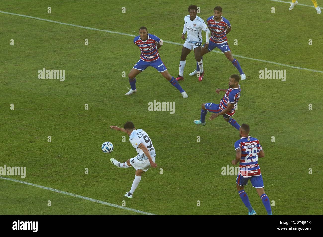 Maldonado, Uruguay , 28 ottobre 2023, Lisandro Alzugaray di LDU segna durante una partita finale della CONMEBOL Sudamericana Cup allo Stadio Domingo Burgueño Foto Stock