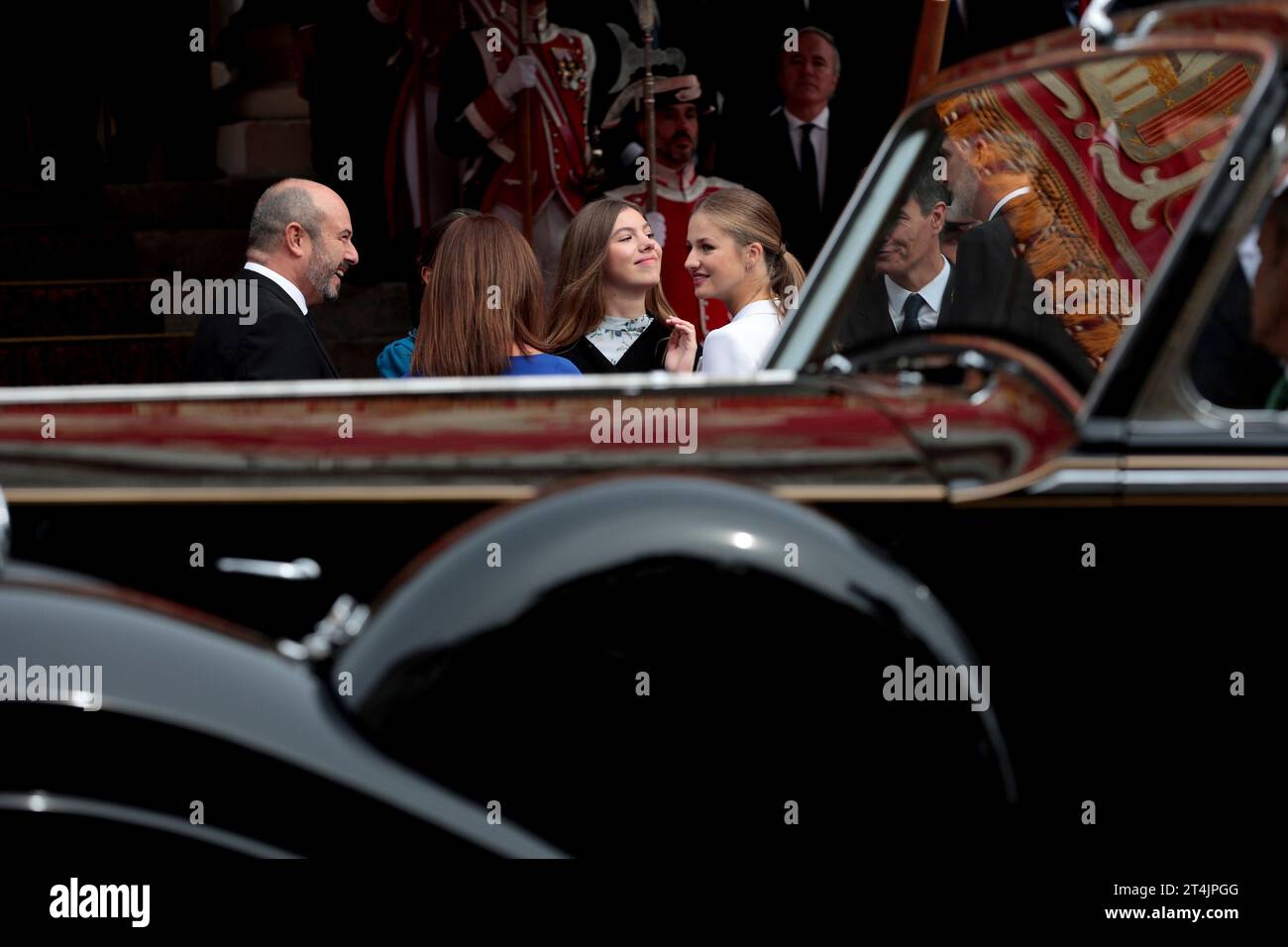 Madrid Spagna; 10/31/2023 la Principessa Leonor de Borbon giura con la Costituzione spagnola quando compie 18 anni ed ha l'età legale. Madrid Spagna. La principessa Leonor de Borbon e la sua famiglia, re Felipe vi, la regina Letizia e sua sorella l'infanta Sofía frequentano il Parlamento di Spagna dove giura nella Costituzione, diventando così un erede diretto al trono del Regno di Spagna. Foto: Juan Carlos Rojas Foto Stock