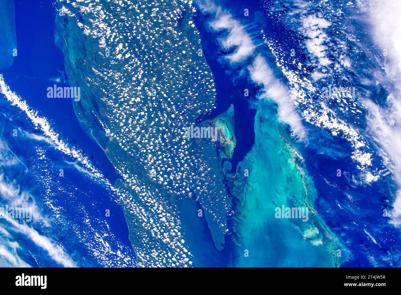 Isola di Cuba, mare dei Caraibi. Miglioramento digitale di un'immagine da parte della NASA Foto Stock