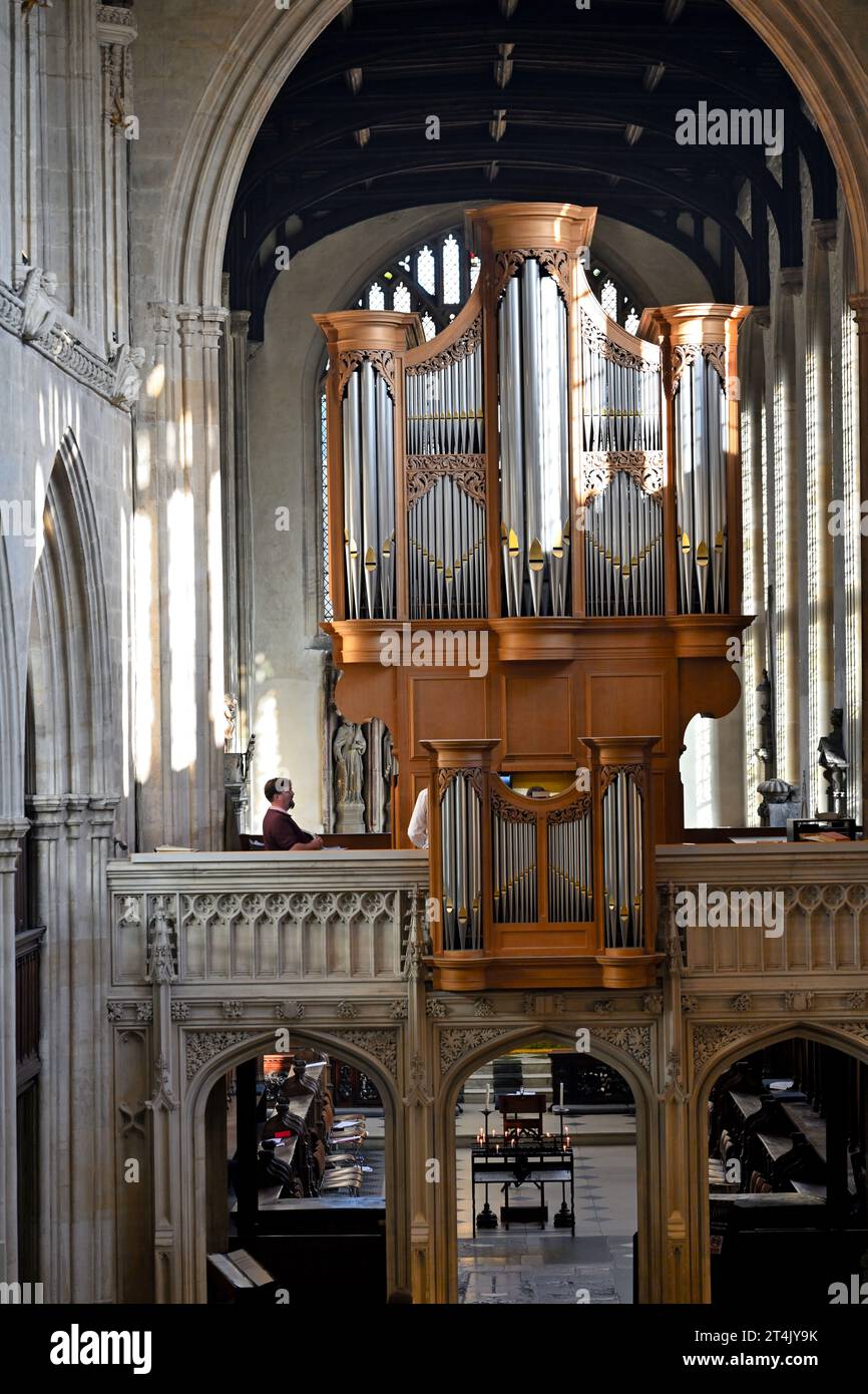 Organo a canne all'interno della chiesa universitaria di St Mary the Virgin, Oxford, Regno Unito Foto Stock