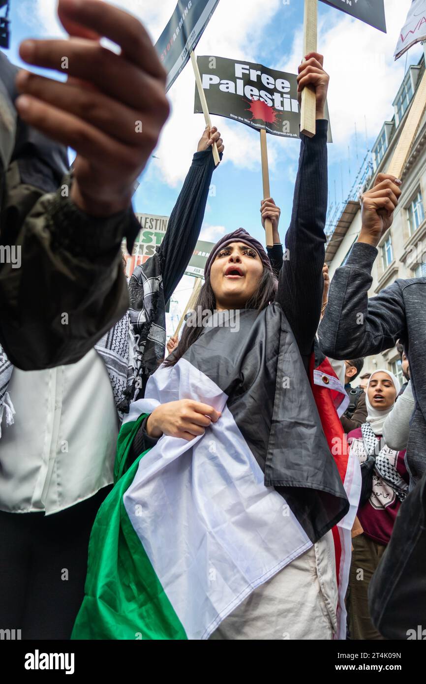 Palestina libera. Migliaia di persone si sono riunite a Londra per marciare a sostegno della Palestina. Foto Stock