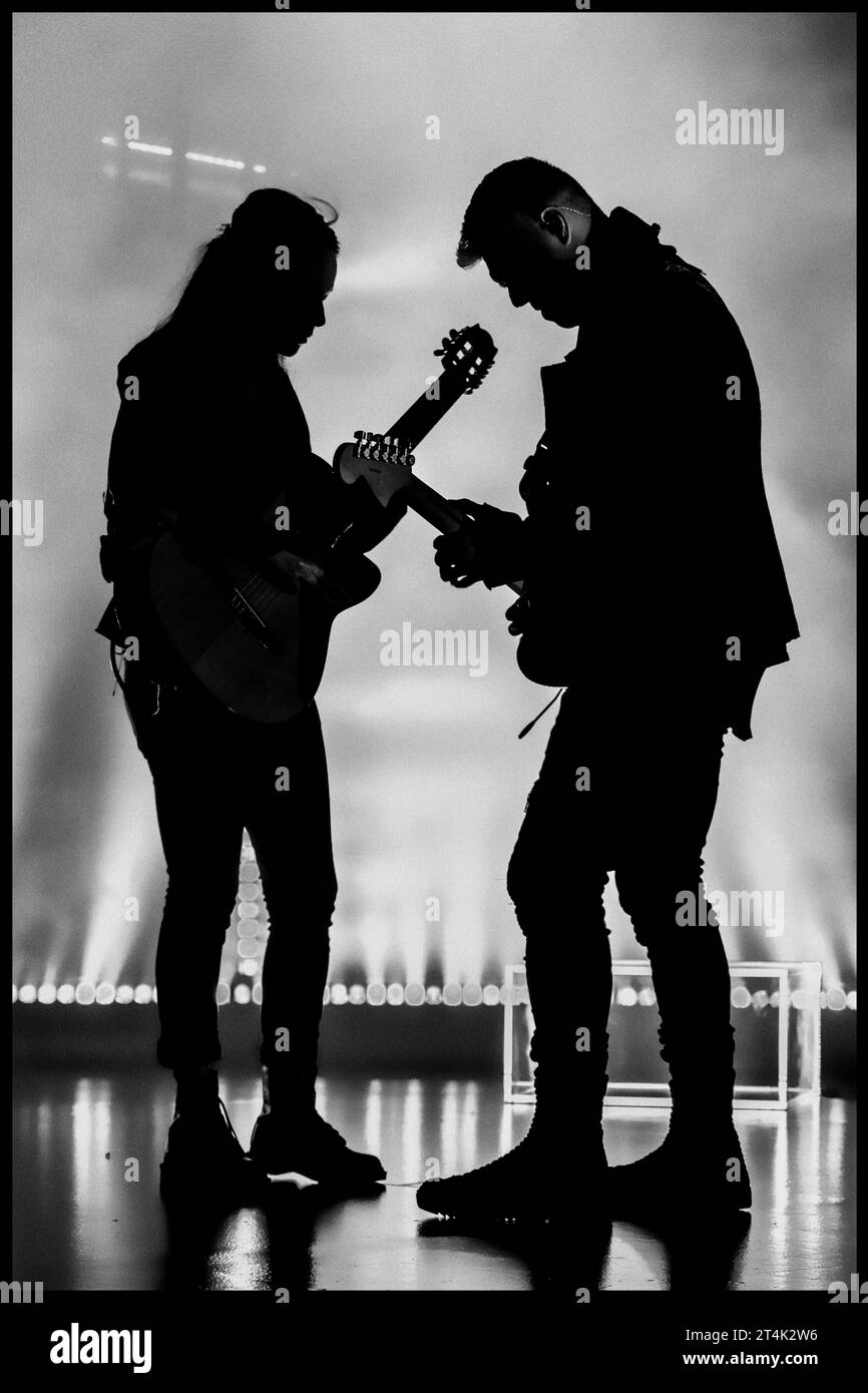 Il duetto messicano Rodrigo y Gabriela si esibisce dal vivo a Bruxelles | le duo de guitaristes mexicains Rodrigo y Gabriela en live au Cirque Royal de Bruxell Foto Stock