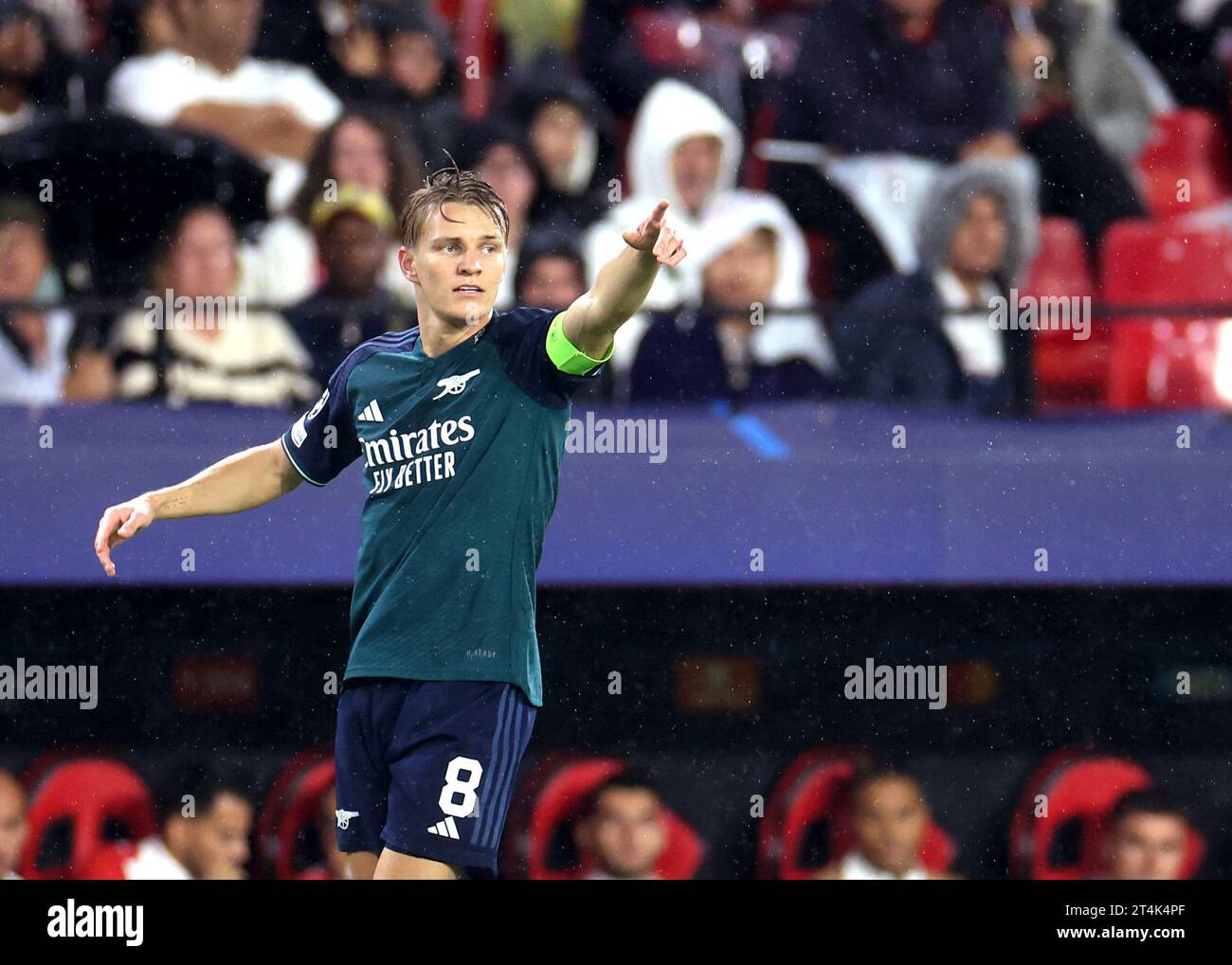 Martin Odegaard dell'Arsenal durante la partita del gruppo B di UEFA Champions League allo stadio Ramon Sanchez-Pizjuan di Siviglia, Spagna. Picture date: Martedì 24 ottobre 2023. Vedi PA story SOCCER Arsenal. Il credito fotografico deve essere letto: Isabel Infantes/PA Wire RESTRICTIONS: L'uso è soggetto a restrizioni. Solo per uso editoriale, nessun uso commerciale senza previo consenso del titolare dei diritti. Foto Stock